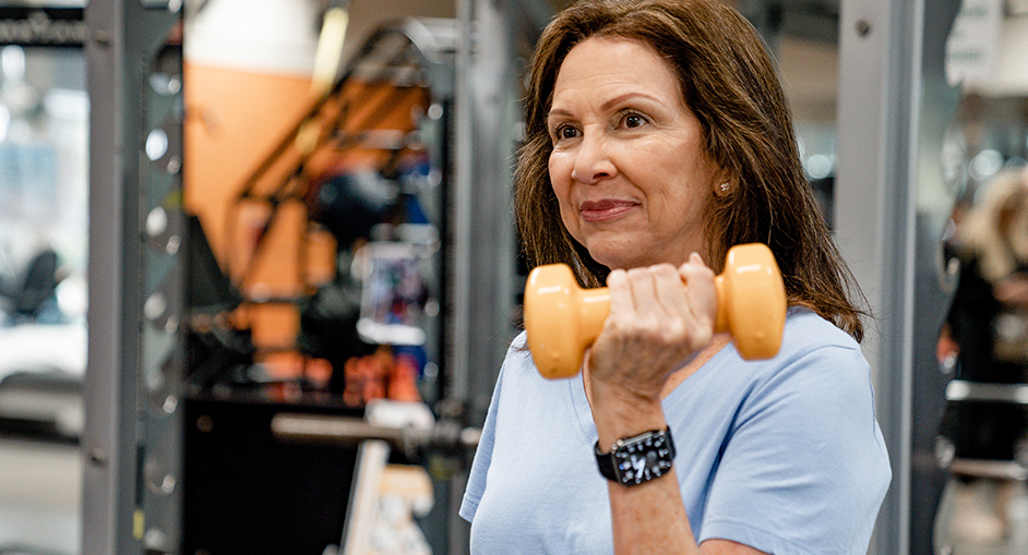 woman lifting weight to stay heart healthy
