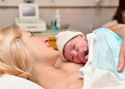 newborn laying on mom skin