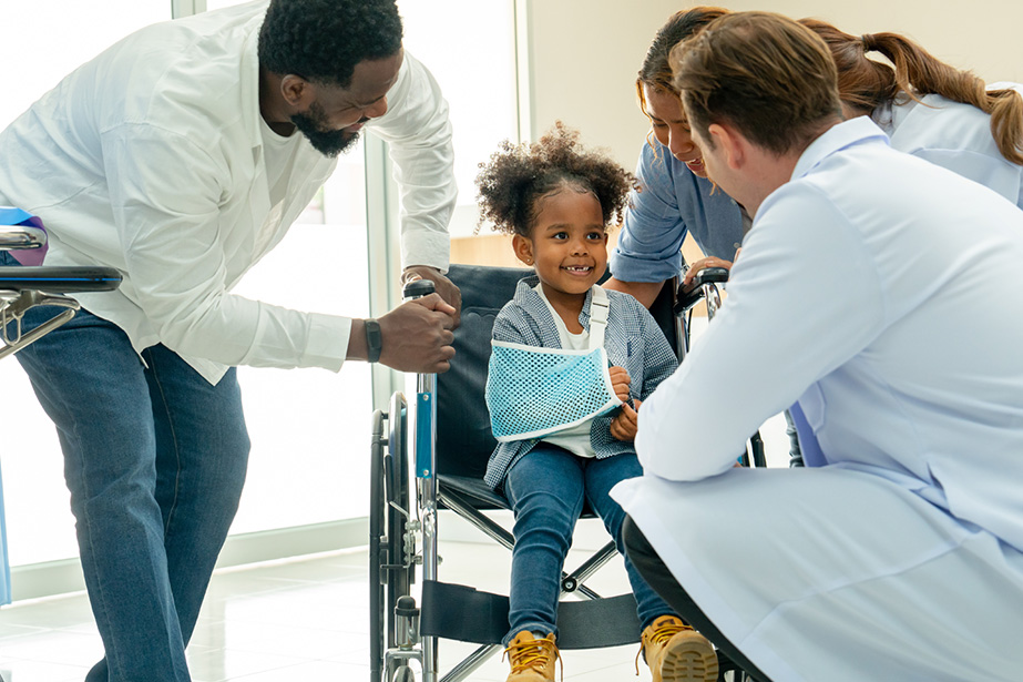 Doctor team help and take care child patient who injury with broken arm 