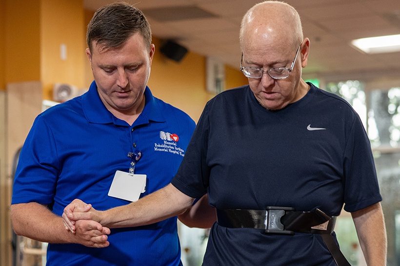 Memorial Physical Therapist helping a patient
